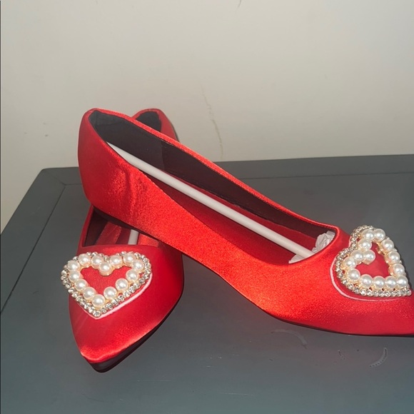 NWT Yan Hao Elegant Red Satin flats with Pearl Heart Embellishment size 37 - Picture 5 of 6